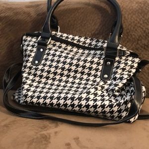 Black and white dogtooth print purse